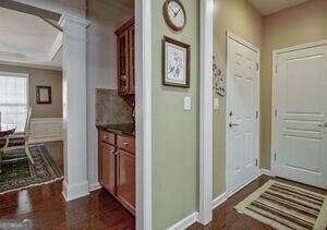 Building Photo - 232 Begonia Ct