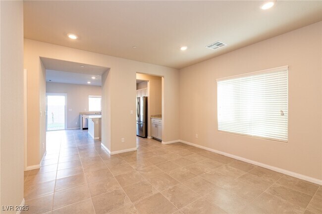 Building Photo - 480 Silverweed Ave