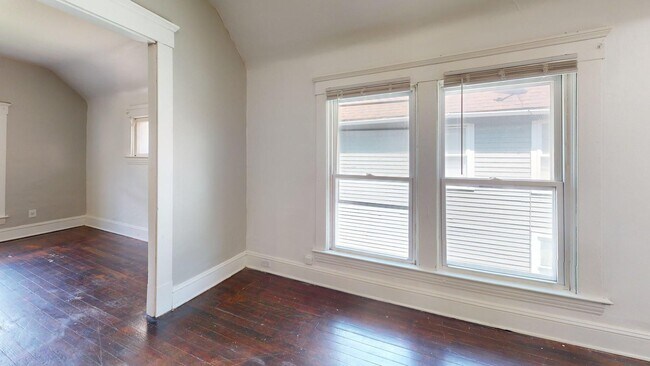 Building Photo - 3865 W 16th St