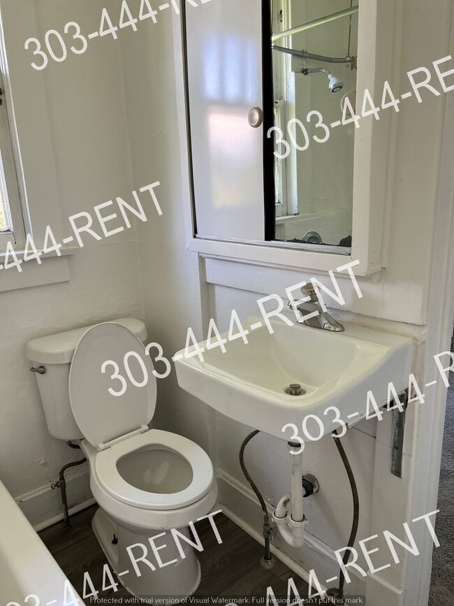 Building Photo - $400 Holiday Move-In Special – 3-Bed Ranch Home Minutes from Downtown Denver