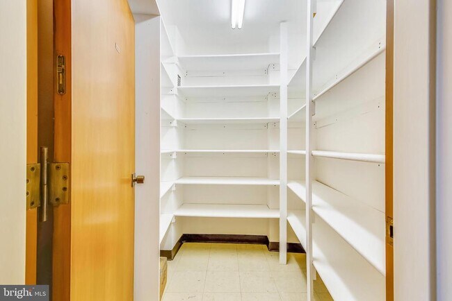 Building Photo - 1101 S Arlington Ridge Rd