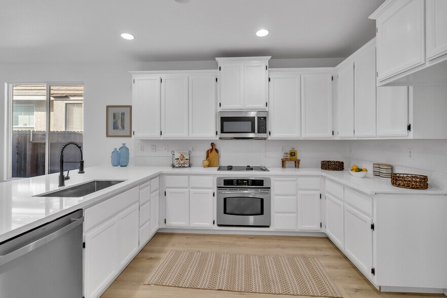 Building Photo - 1886 Dawnelle Way