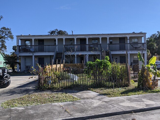 Primary Photo - 2322 Stone St