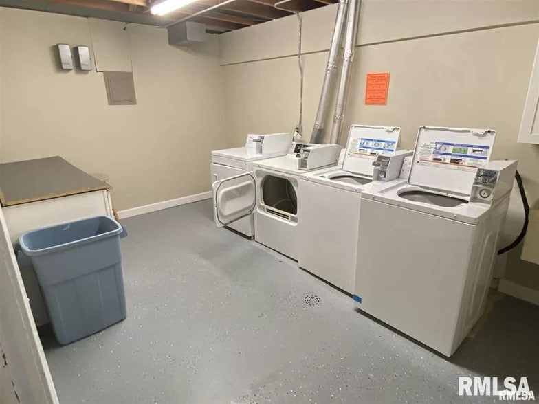 Laundry Facility - 519 W Valley Dr