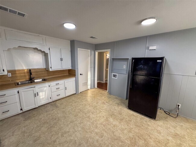 Building Photo - 1326 W Shepherd St