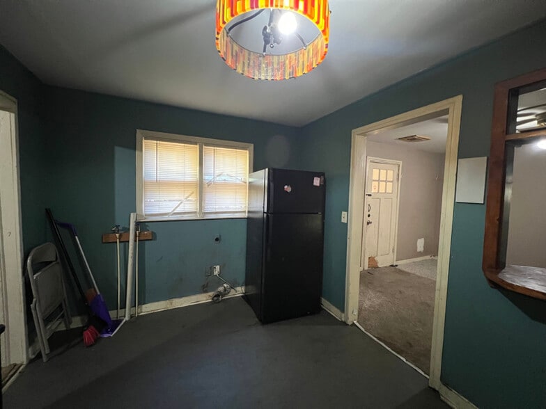 Building Photo - 706 Violet St