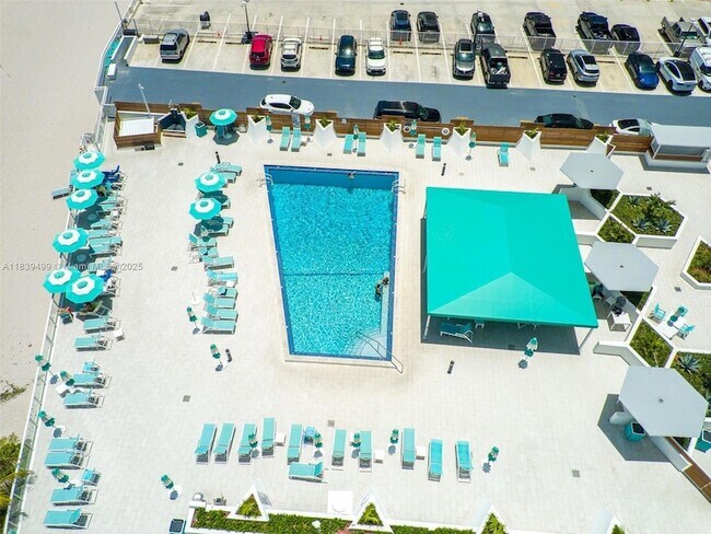 Building Photo - 3140 S Ocean Dr