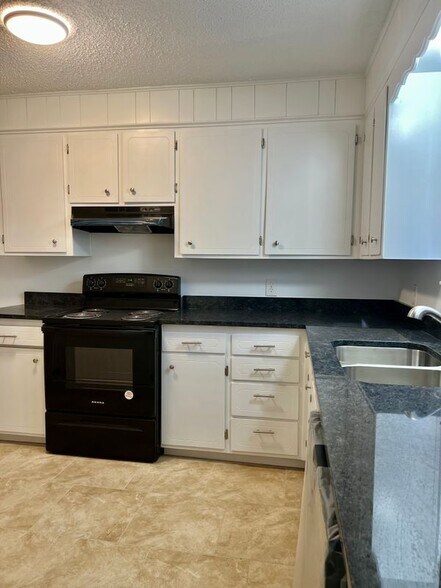 Building Photo - 2501 Haynes Ave