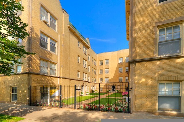 Building Photo - 1610 West Sunnyside-3W