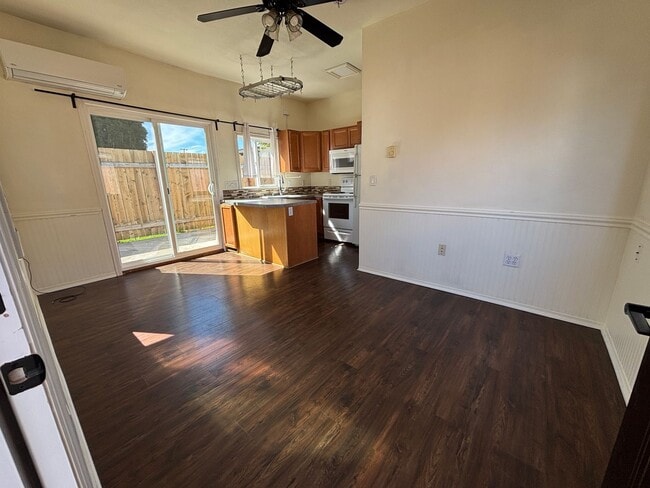 Building Photo - Charming 1-bedroom, 1-bathroom house