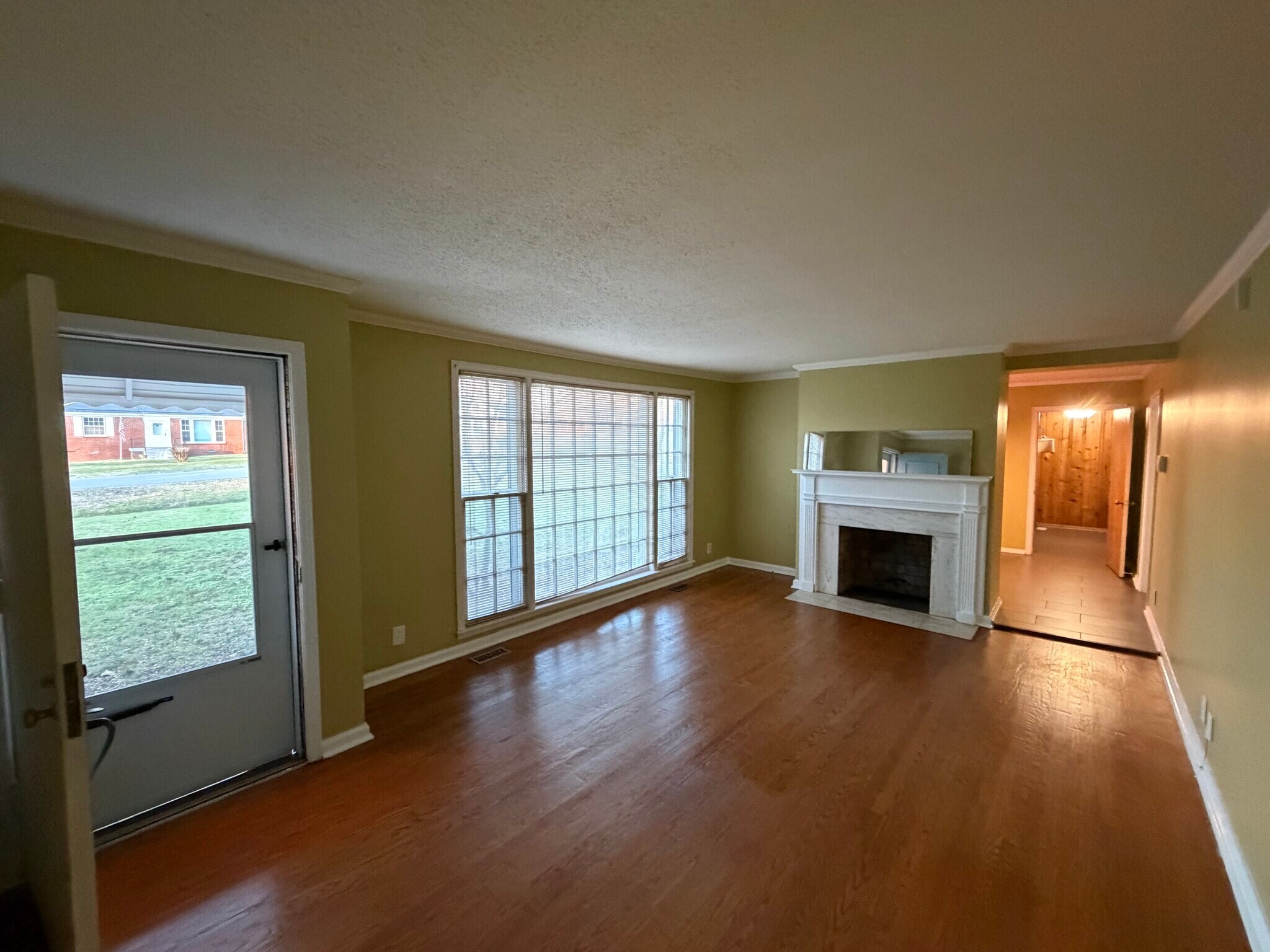 Building Photo - 2313 Ingleside Dr