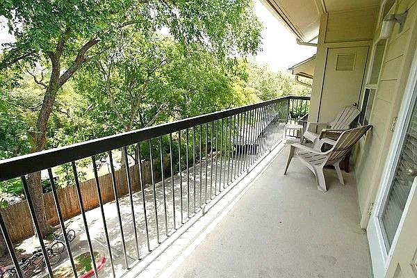 Building Photo - 2209 Hancock Dr