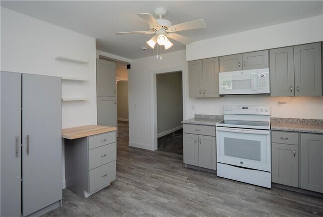 Building Photo - 40 Draper Ave