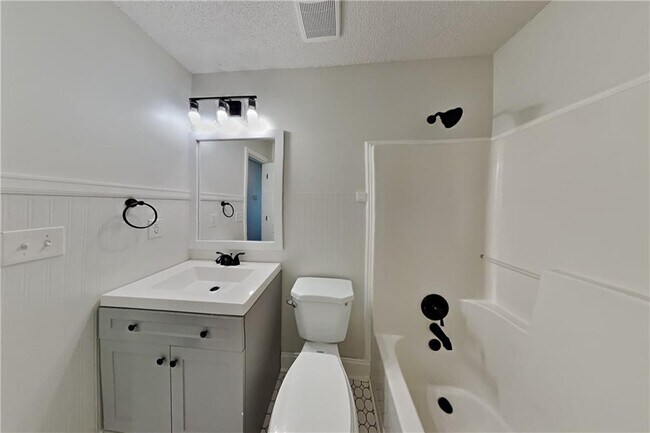 Building Photo - 339 Warrenton Dr