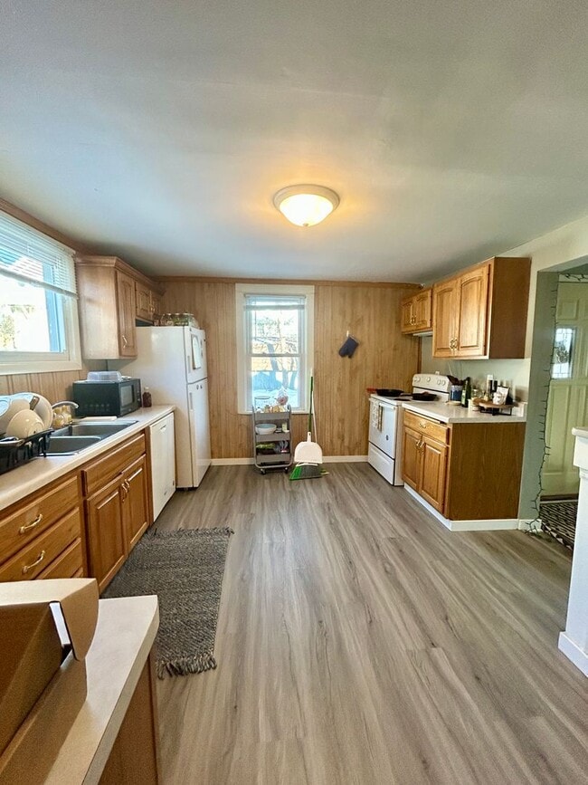 Building Photo - AVAILABLE March - 1 BED 1 BATH