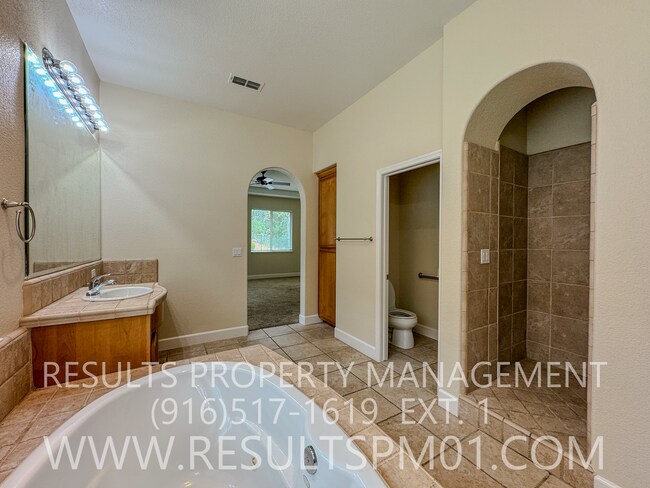 Building Photo - Luxury Whitney Oaks Retreat – Private Gated Community in Rocklin