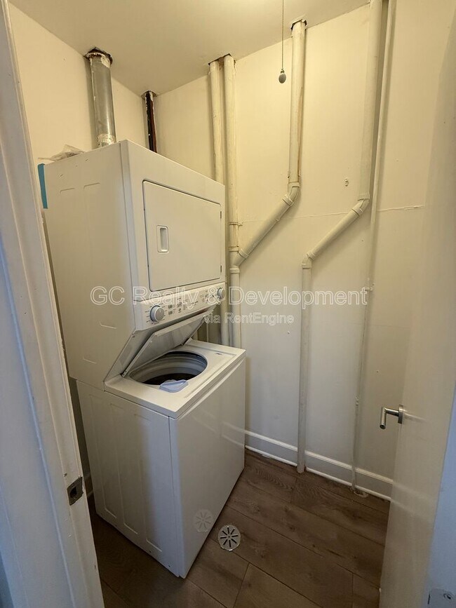 Building Photo - 6401 S Eberhart Ave