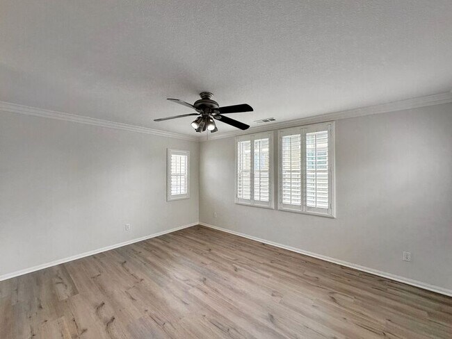 Building Photo - 1828 Scarlet Pl