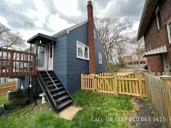 Building Photo - 6001 39th Pl