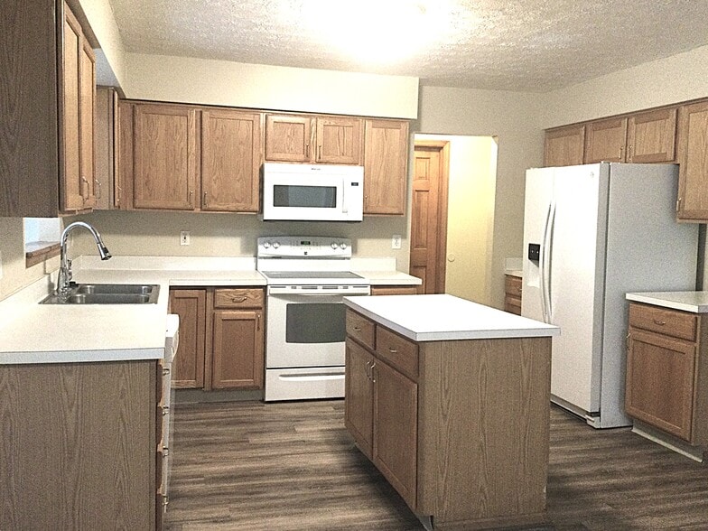 Building Photo - 1915 Berwick Ct