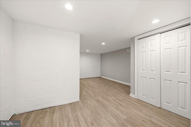 Building Photo - 17 Lizbeth Ln