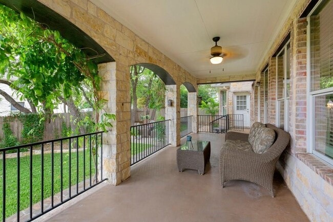 Building Photo - 1442 River Forest Dr