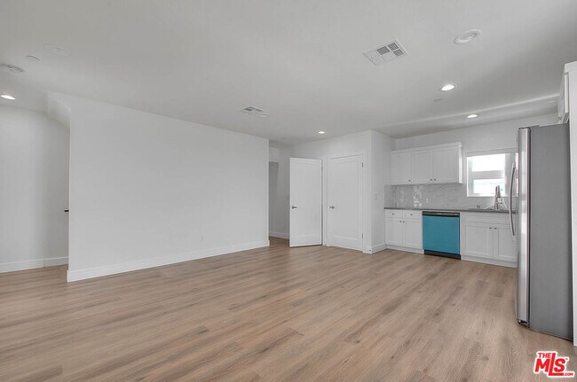 Building Photo - 1013 Wilton Pl