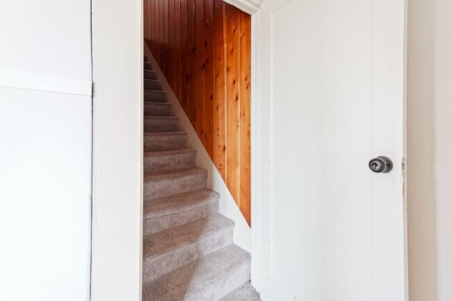 Building Photo - Beautifully Renovated 4-Bedroom Farmhouse on Large Corner Lot in the Heart of Sublimity - Water/S...