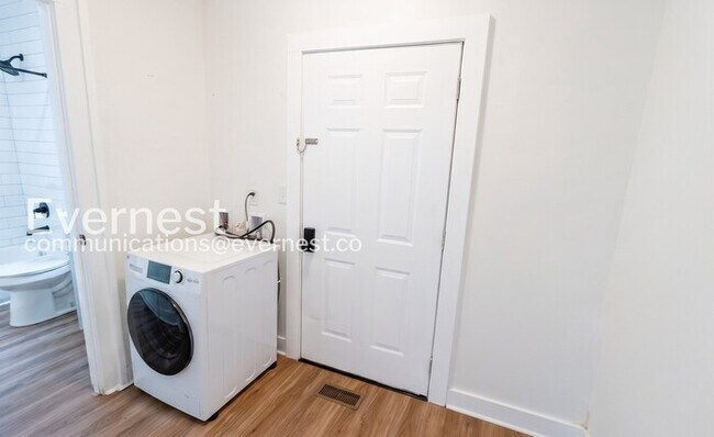 Building Photo - Spacious Home with Fireplace & Deck / 2 beds 2 baths / Available now!