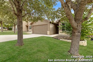 Building Photo - 2122 York Dr