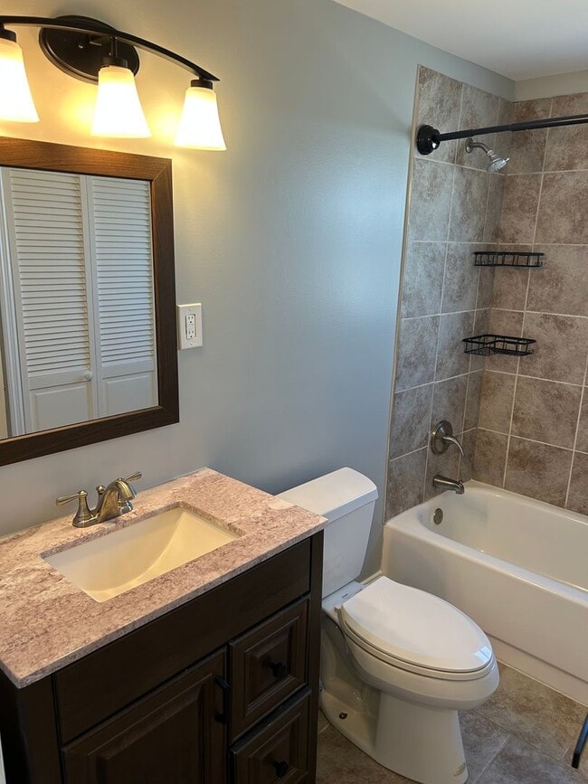 Building Photo - Modern Renovation in Sought-After Area