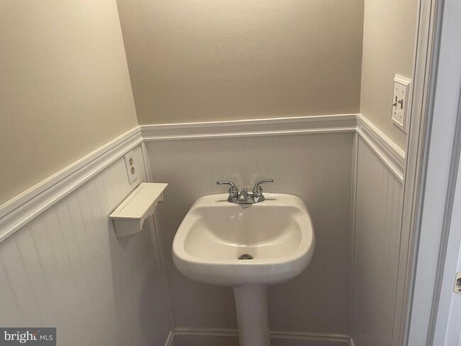 Building Photo - 480 Braceland Dr