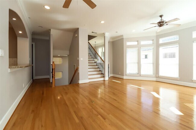 Building Photo - 306 Enid St