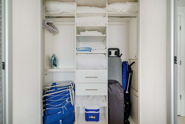 Building Photo - 3256 NE 1st Ave