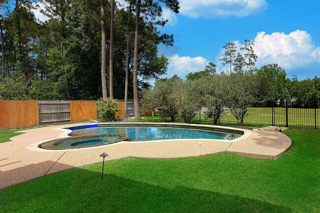 Building Photo - 138 Oriel Oaks Cir