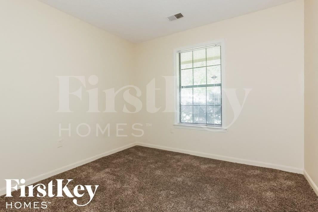 Building Photo - 4877 Summitridge Dr