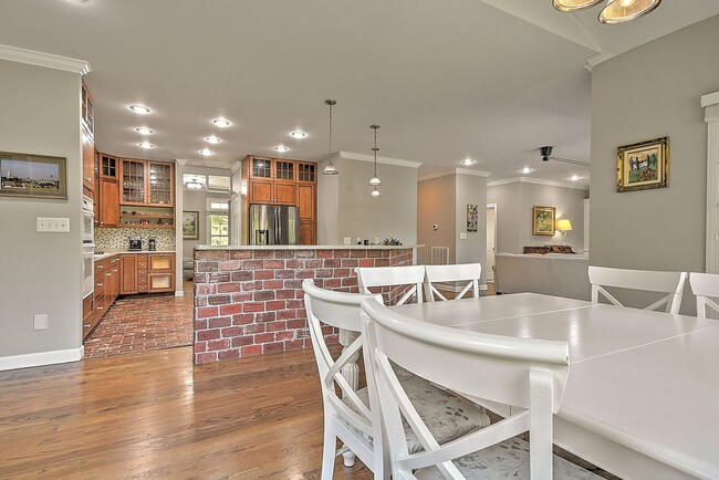 Building Photo - 9 Wayland Ct