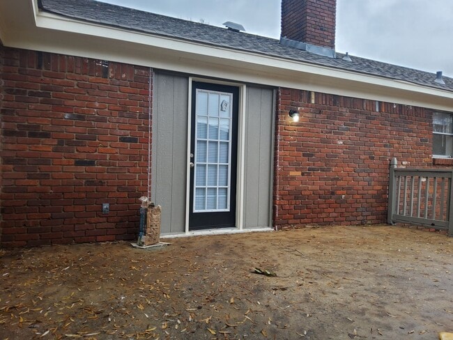 Building Photo - Picturesque Home Worth Checking Out