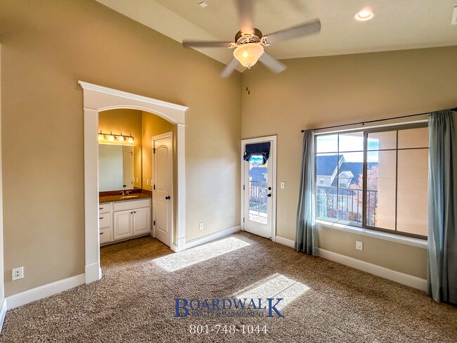 Building Photo - Spectacular 3 bed 2.5 bath in Highland