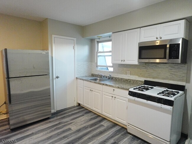 Building Photo - 510 Morris Ave