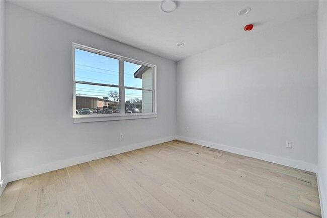 Building Photo - 8428 Hathaway Dr