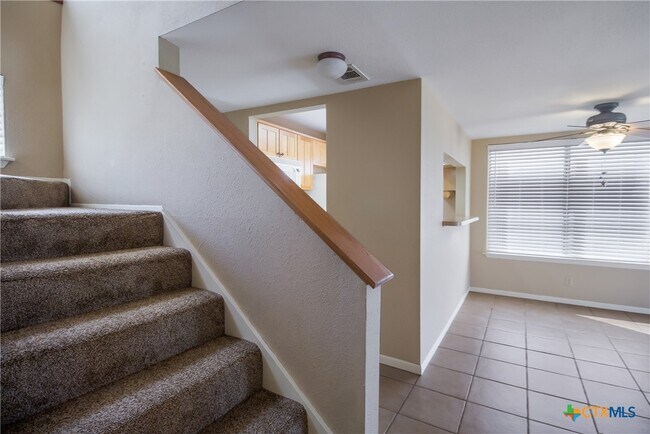Building Photo - 1101 Parkview Dr