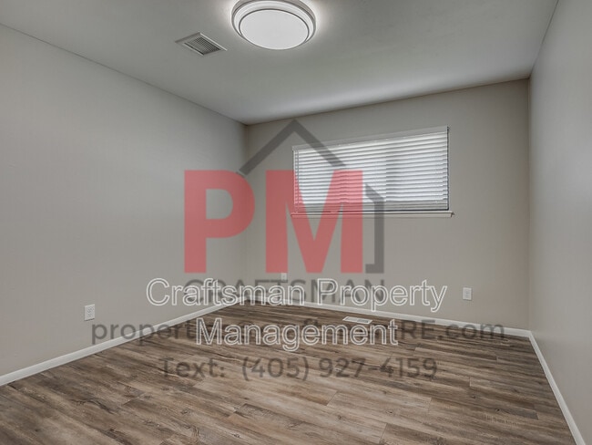 Building Photo - 13601 Pinehurst Rd