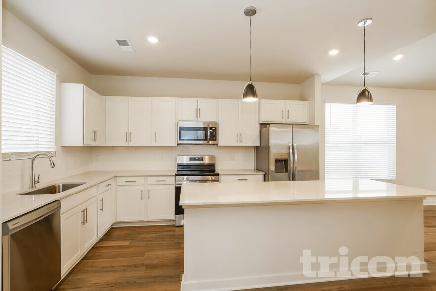 Building Photo - 361 Park Glen Dr