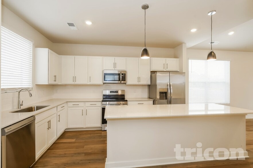 Building Photo - 6201 Calmus Ct