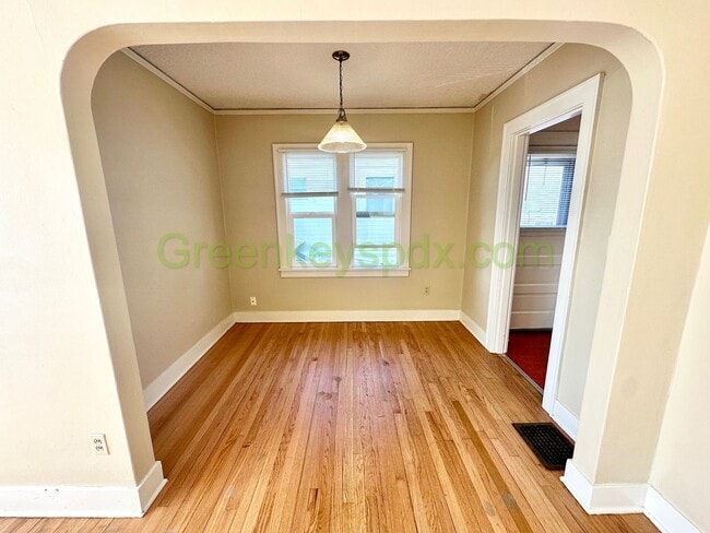 Building Photo - 3 Bed 1 Bath Unit in Ne Portland