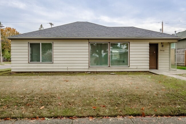 Building Photo - 2490 Maple Ave NE