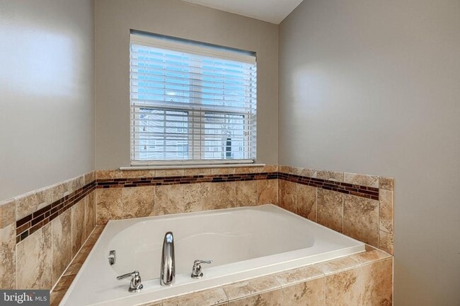 Building Photo - 601 Long Wall Dr