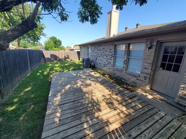 Building Photo - 4233 Fernleaf Dr