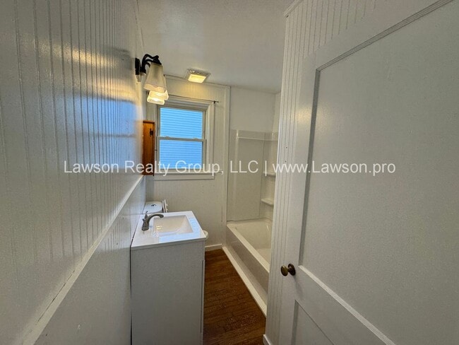 Building Photo - Charming Salem Cape Cod with Loft- Lawn Care Included